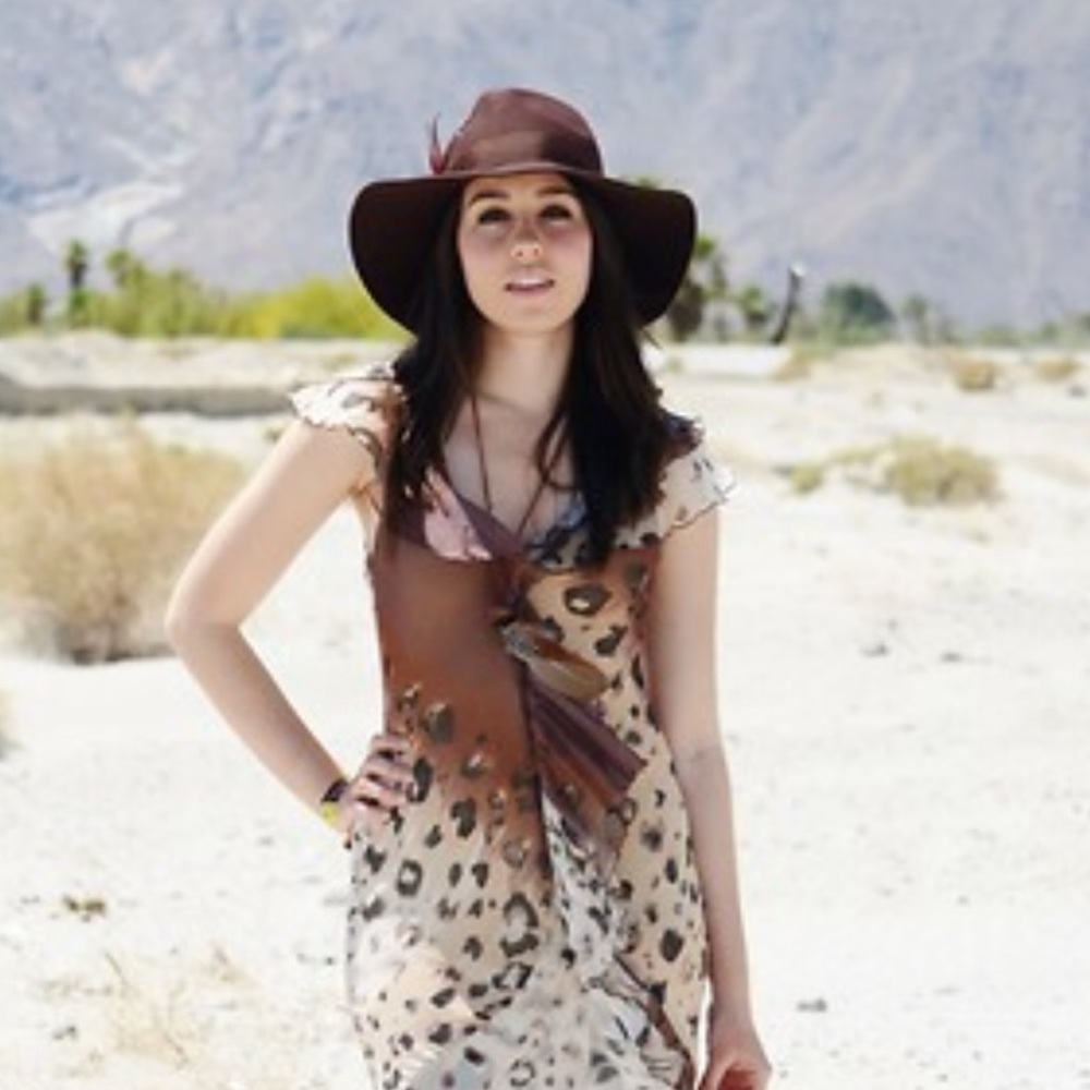 Brown hat with feathers